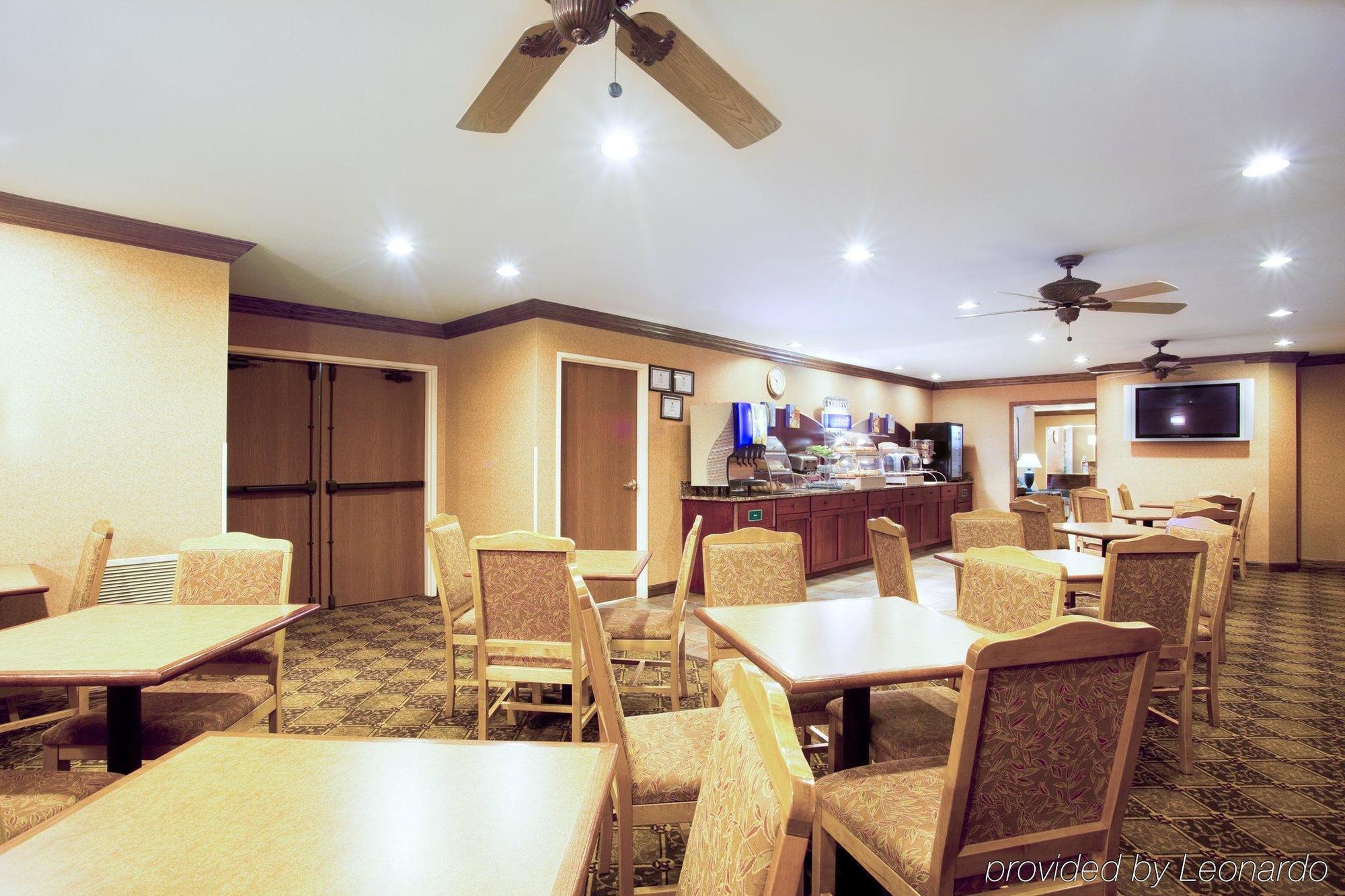 ฮอลิเดย์ อินน์ เอ็กซ์เพรส ชิคาโก นอร์ทเวสต์-เวอร์นอน ฮิลส์ Vernon Hills ร้านอาหาร รูปภาพ